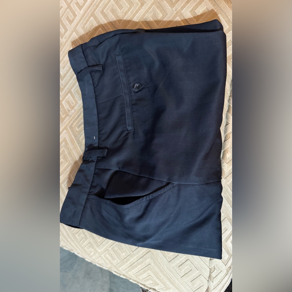 Ashworth’s brand men’s navy dress shorts with subtle wide stripe. Size 30”waist